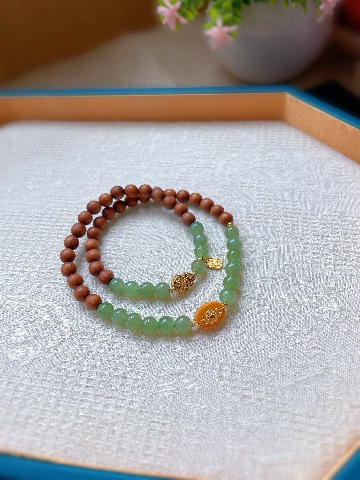 Sandalwood Guardian 【檀影·岁守】