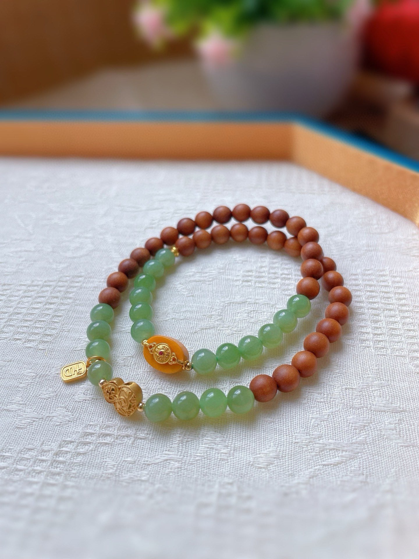 Sandalwood Guardian 【檀影·岁守】