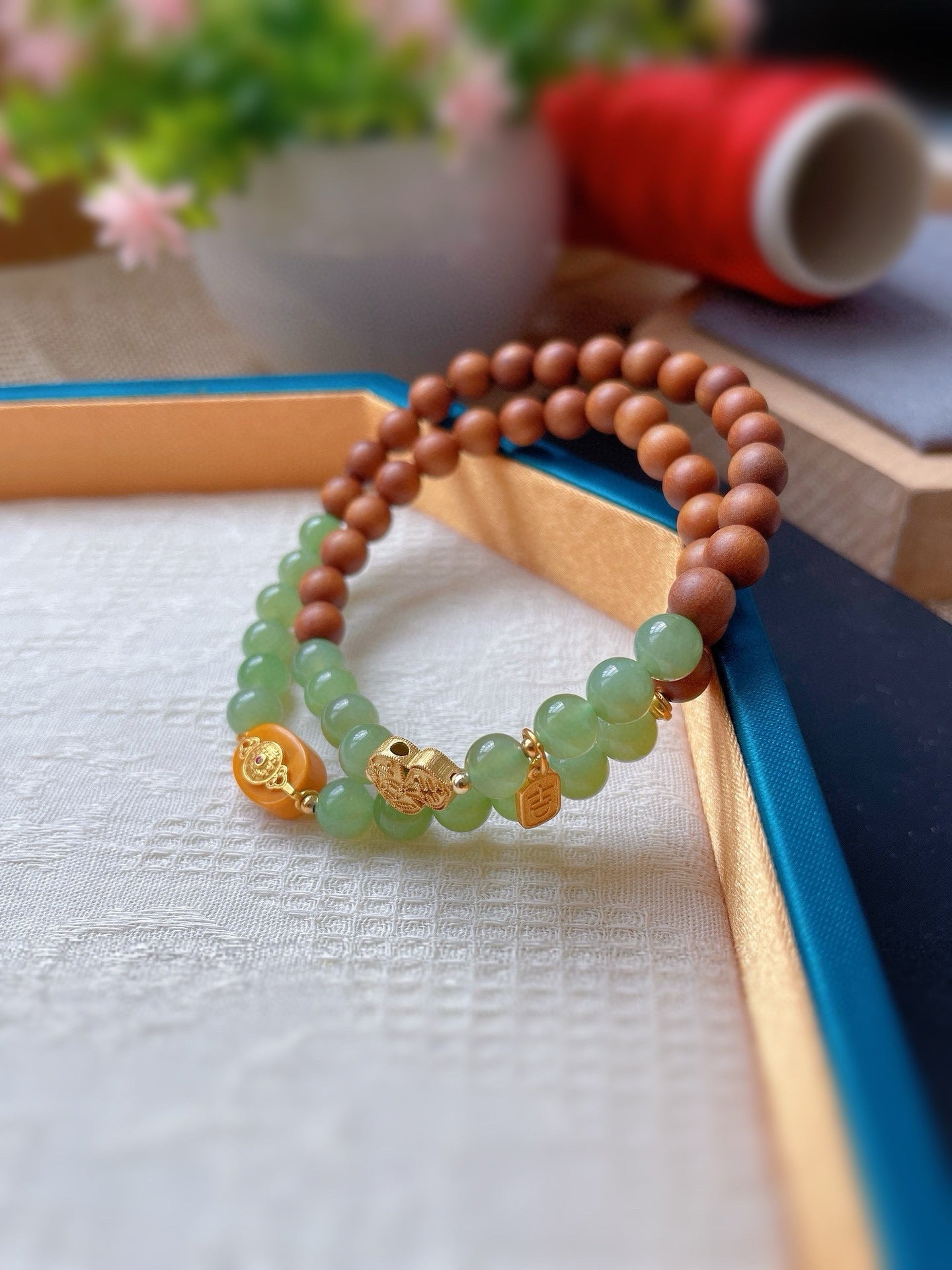 Sandalwood Guardian 【檀影·岁守】