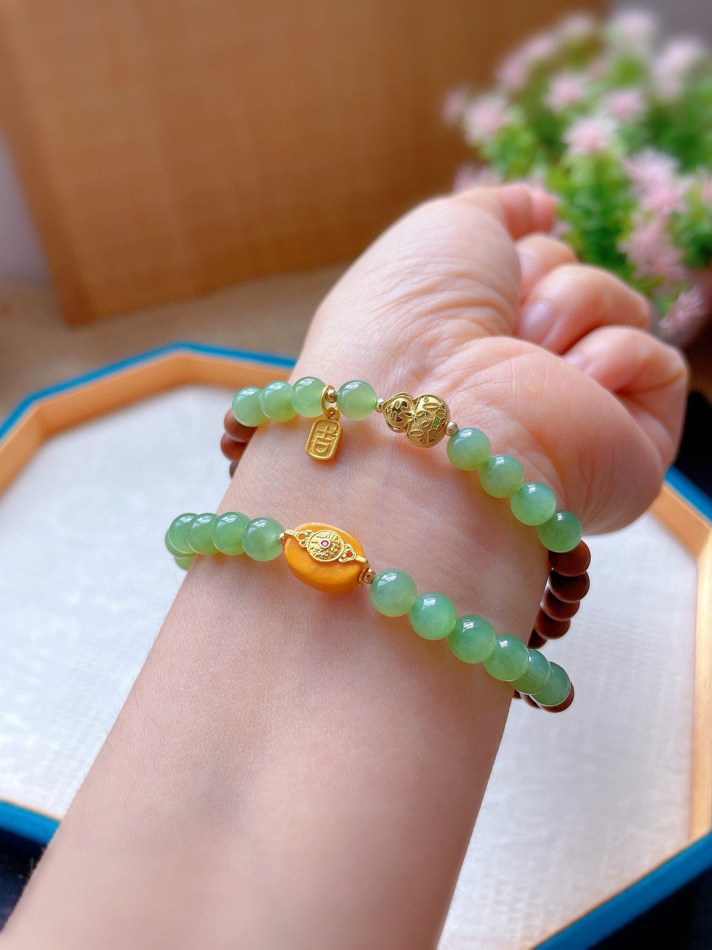 Sandalwood Guardian 【檀影·岁守】